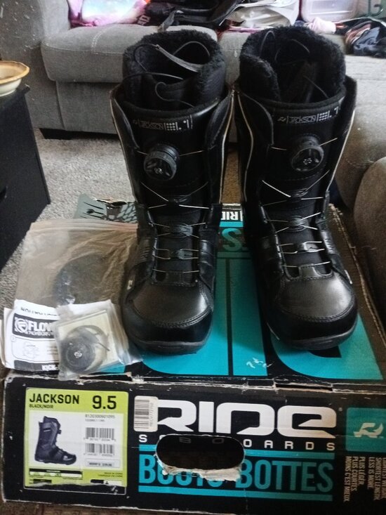 Snowboarding boots main image 2